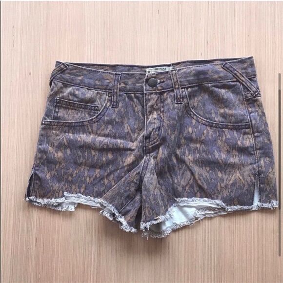 Women’s Free People Boho Printed Jean Shorts - Picture 2 of 6
